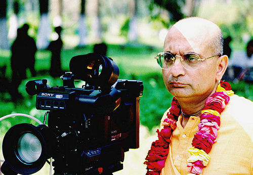 Bhakti Caru Swami's  business scam / fraud